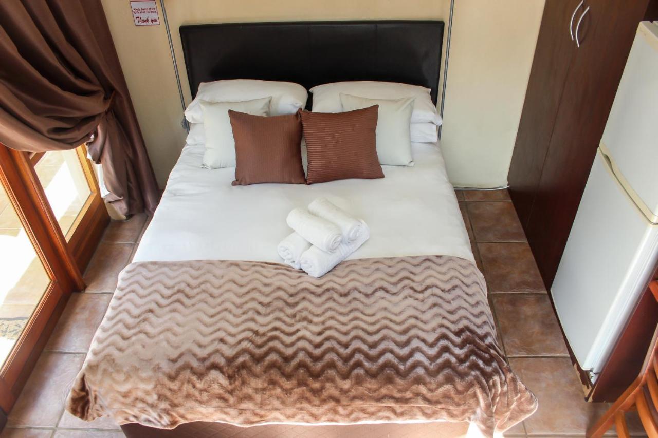 Echo Garden Guesthouse Rustenburg Ngoại thất bức ảnh