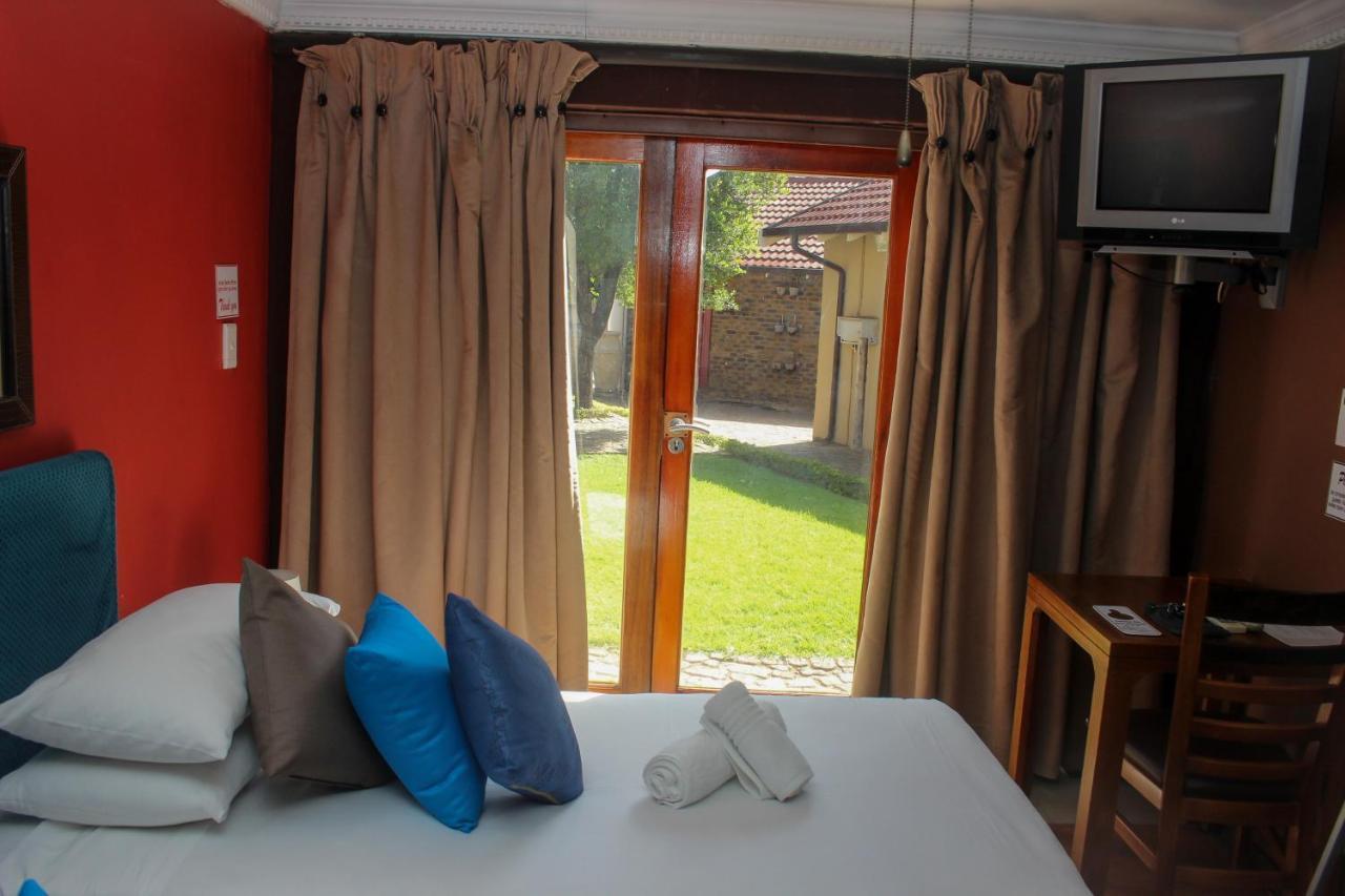 Echo Garden Guesthouse Rustenburg Ngoại thất bức ảnh